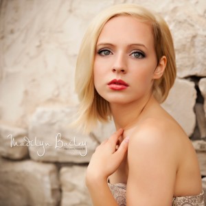 Dengarkan Diamonds lagu dari Madilyn Bailey dengan lirik