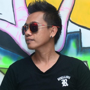 收聽Ocholl Dhut的Laki Dadi Rabi歌詞歌曲