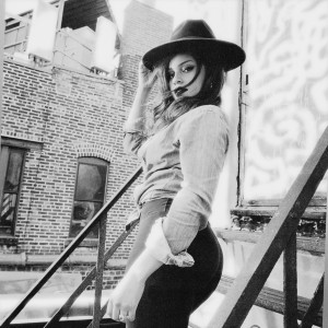 收聽Lauren Henderson的On The Street Where You Live歌詞歌曲