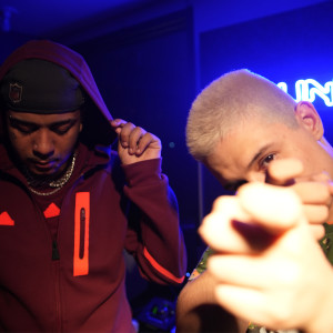 ดาวน์โหลดและฟังเพลง Combinação Perfeita (Explicit) พร้อมเนื้อเพลงจาก Nolly