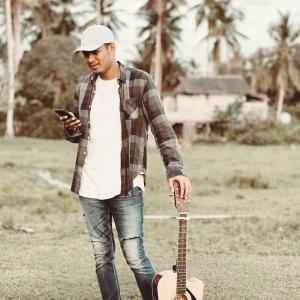Listen to Seng Ada Jalan song with lyrics from Frendy Felubun
