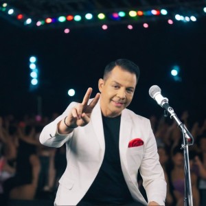 Listen to Danseaza fetele (Live) song with lyrics from Jean De La Craiova