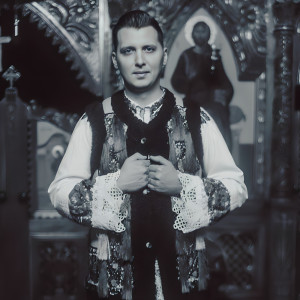 Listen to A Venit Un Om La Domnul song with lyrics from Bogdan Berbecar