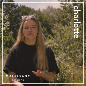收聽Charlotte Jane的Redbone (Mahogany Sessions) (Explicit)歌詞歌曲