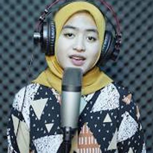 Listen to Ikhlas Ngenteni Akustik song with lyrics from Woro Widowati