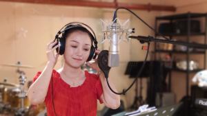 林芸 ดาวน์โหลดและฟังเพลงฮิตจาก 林芸