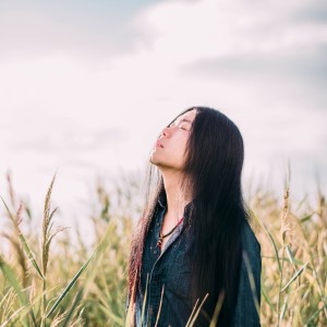 Listen to 고마워, 내 곁에 있어줘서 song with lyrics from 김청일