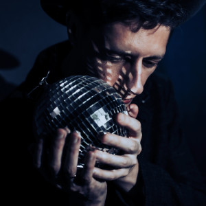 Listen to Снимай song with lyrics from Олег Барабаш