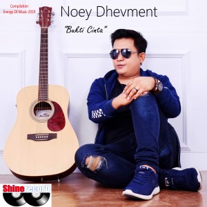 ดาวน์โหลดและฟังเพลง Bukti Cinta พร้อมเนื้อเพลงจาก Noey Dhevment