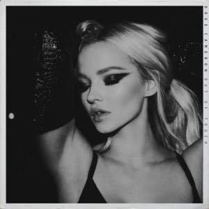 ดาวน์โหลดและฟังเพลง Out Of Touch (Explicit) พร้อมเนื้อเพลงจาก Dove Cameron