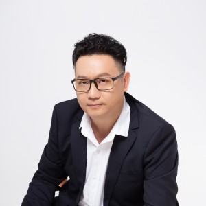 Listen to 遇见你 遇见爱 (完整版) song with lyrics from 吴健培-音乐人