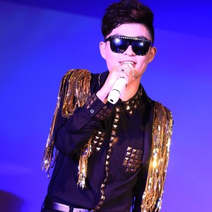 Listen to 执念 song with lyrics from 杨兴发