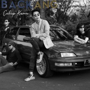 Dengarkan Cukup Kamu lagu dari Backang dengan lirik