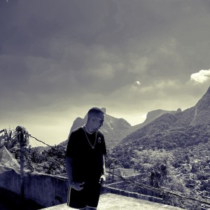 ดาวน์โหลดและฟังเพลง Mente Firme (Explicit) พร้อมเนื้อเพลงจาก Pedro C