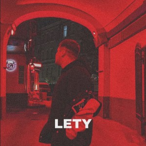 Dengarkan lagu Скоро nyanyian Lety dengan lirik