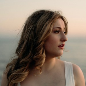 ดาวน์โหลดและฟังเพลง Waves พร้อมเนื้อเพลงจาก Ella Grace Francis