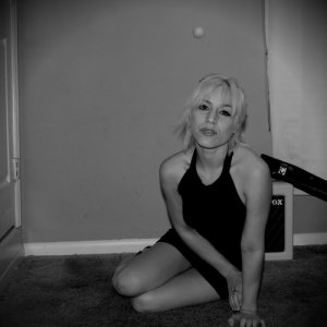 ดาวน์โหลดและฟังเพลง Low พร้อมเนื้อเพลงจาก Sara Rachele