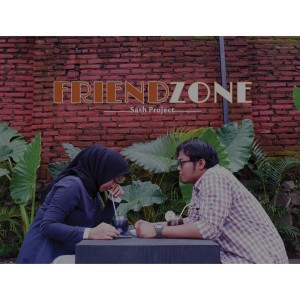 Dengarkan Friendzone lagu dari Sash Project dengan lirik