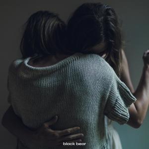 收聽Halloway的Black Bear (Explicit)歌詞歌曲