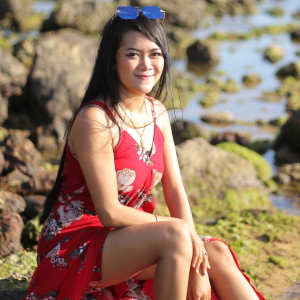 Dengarkan lagu Sandiworo nyanyian Sherly dengan lirik