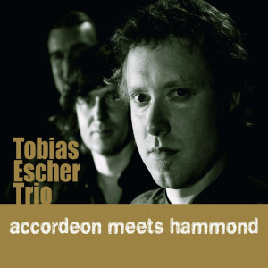 ดาวน์โหลดและฟังเพลง Love Your Smile พร้อมเนื้อเพลงจาก Tobias Escher Trio