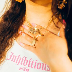 ดาวน์โหลดและฟังเพลง inhibitions(feat. P-Lo) พร้อมเนื้อเพลงจาก thuy