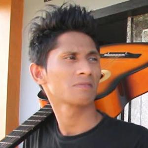 Dengarkan lagu BOH HATE 2 nyanyian BERGEK dengan lirik