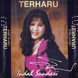 Dengarkan Terharu lagu dari Indah Sundari dengan lirik