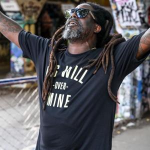 Dengarkan lagu I BELIEVE nyanyian Peschi dengan lirik