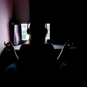 收聽awakewx的7 Years Later (feat. Lara Sluyter) (Explicit)歌詞歌曲