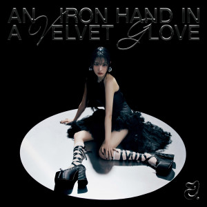 JINI的專輯An Iron Hand In A Velvet Glove