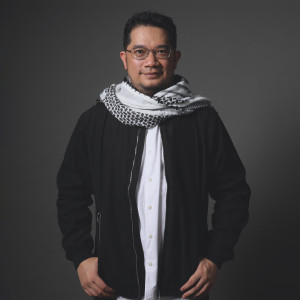 Listen to Pahlawan (Ayah) song with lyrics from Ridho Rahmadi