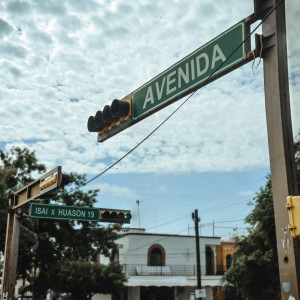 Listen to Avenida song with lyrics from Isai