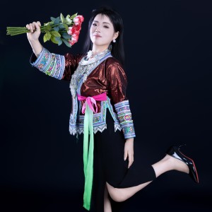 Listen to 背时老表顶呱呱 (伴奏) song with lyrics from 韦小麦