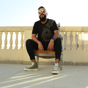 Listen to انا جبت الفيلا song with lyrics from طارق عليش