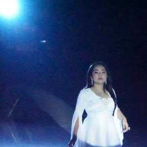 ดาวน์โหลดและฟังเพลง Ertoto พร้อมเนื้อเพลงจาก Averiana Barus