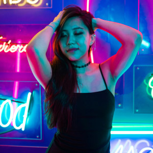 收聽Vicky Heryanto的SENDIRI DULU New歌詞歌曲
