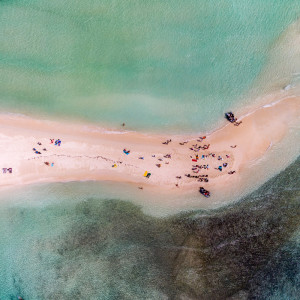 Dengarkan lagu Submarine nyanyian SPA dengan lirik