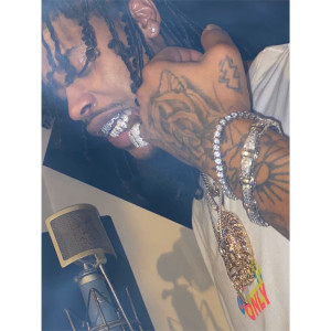 收聽Bentley Hov的Like Mike (Explicit)歌詞歌曲