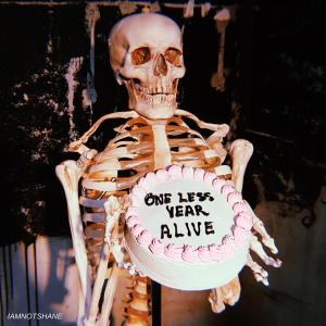 iamnotshane的專輯One Less Year Alive (Deluxe)