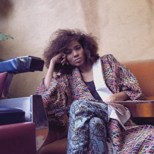 ดาวน์โหลดและฟังเพลง Romans 8: 37-39 พร้อมเนื้อเพลงจาก Nneka