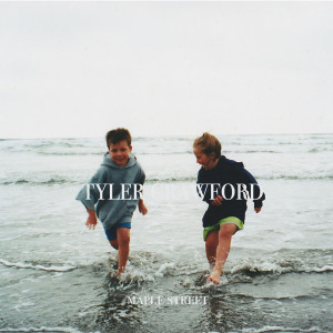 ดาวน์โหลดและฟังเพลง Maple Street พร้อมเนื้อเพลงจาก Tyler Crawford
