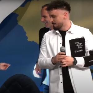 ดาวน์โหลดและฟังเพลง Cfar locke พร้อมเนื้อเพลงจาก Albrim Llapqeva