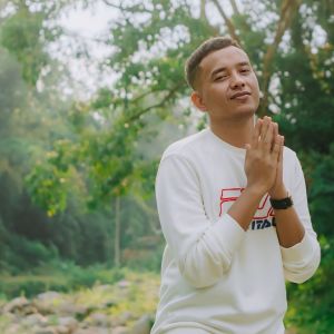 Dengarkan lagu TERSAYANG nyanyian Giba Ginting dengan lirik