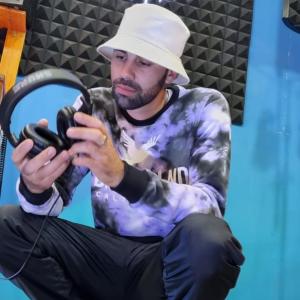 ดาวน์โหลดและฟังเพลง Session 2 พร้อมเนื้อเพลงจาก alexis mc