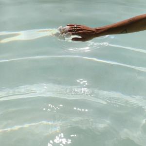 收聽Austin Noble的Drown (Explicit)歌詞歌曲