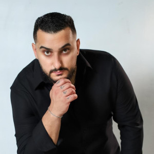 ดาวน์โหลดและฟังเพลง Outro alguém (Live) พร้อมเนื้อเพลงจาก Júnior Almeida