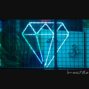 收聽MAKO的Breathe歌詞歌曲