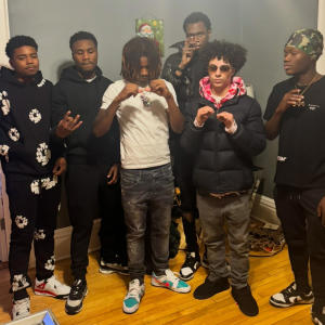 收聽Rome P的2 Phones Rome P (feat. Baby KY) (Explicit)歌詞歌曲