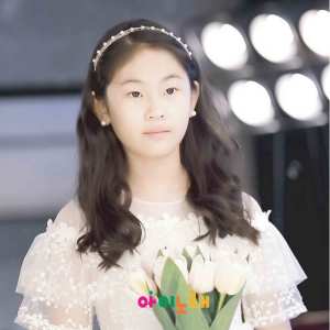 Listen to 엄마도장 아빠도장 song with lyrics from 박이안